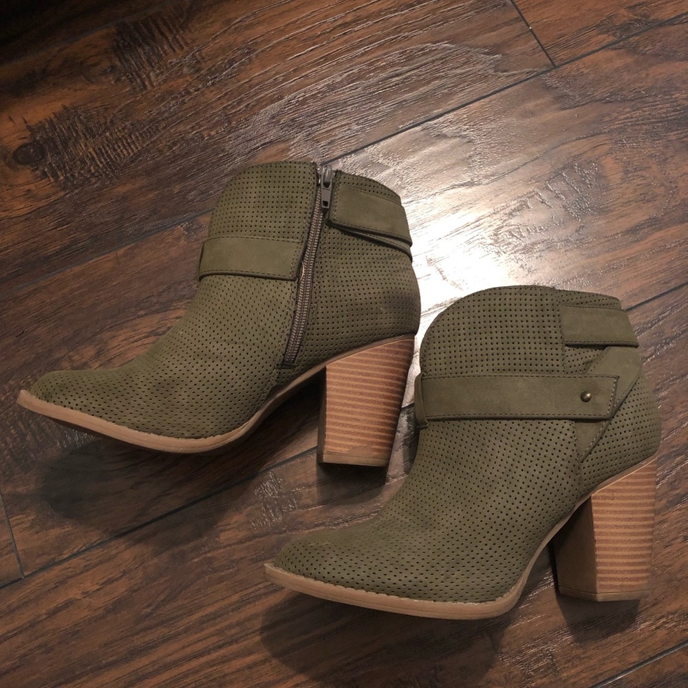 Adorable army green booties